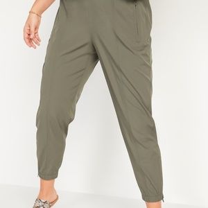 Old Navy Mid-Rise Jogger Pants Olive Green